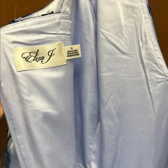 Eliza J Embroidered Floral Illusion Lace A-Line
Gown Dress Size 8 - Picture 8 of 8